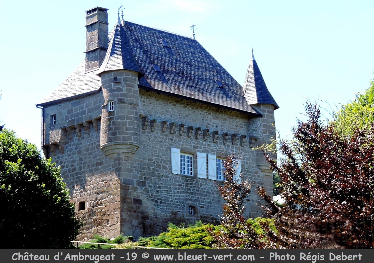 Ambrugeat en Corrèze, ancien château fort du 12ème siècle.