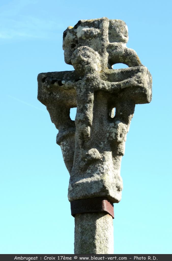 Ambrugeat en Corrèze, Croix 17éme siècle.