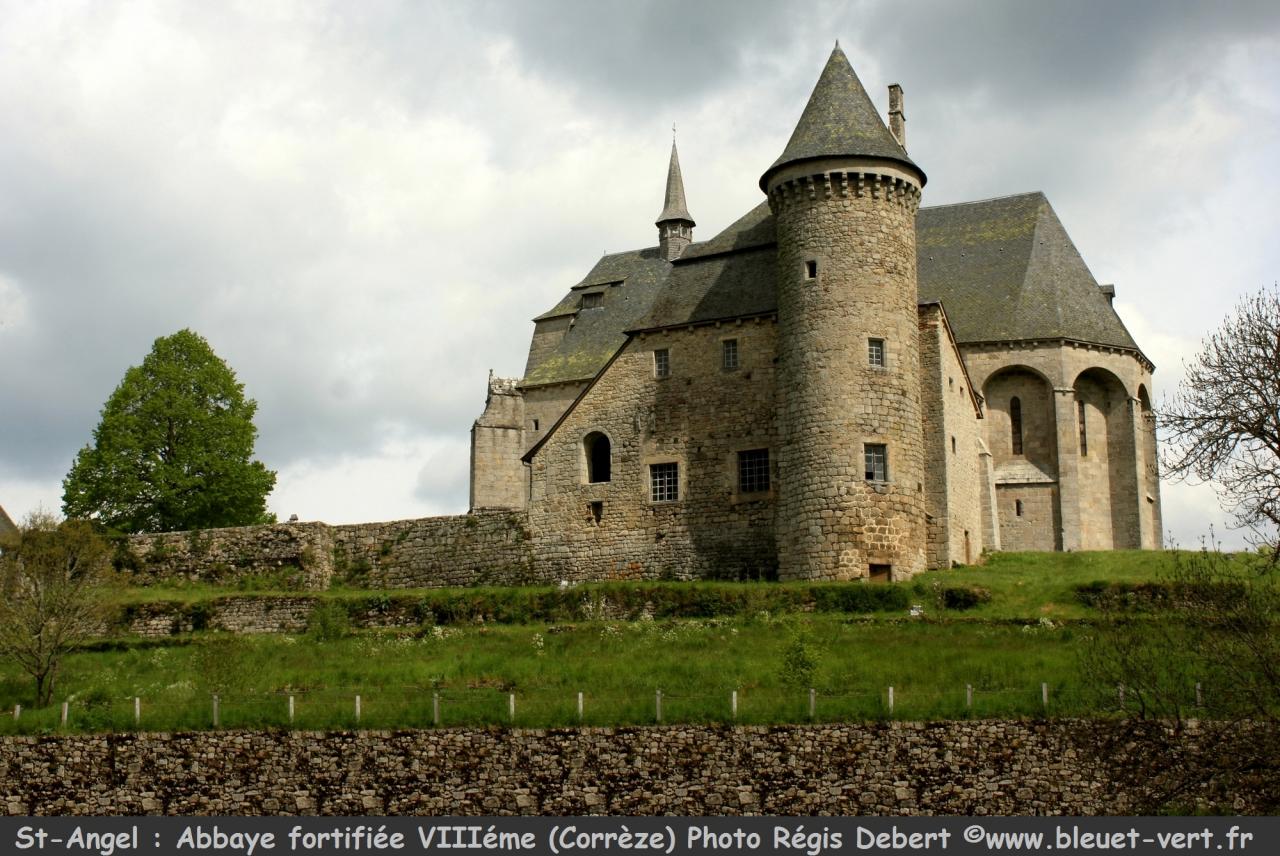 Abbaye fortifiée à St-Angel