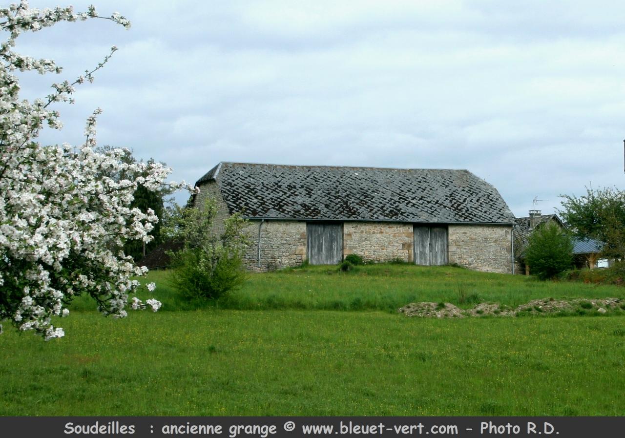 Soudeilles, ancienne grange.