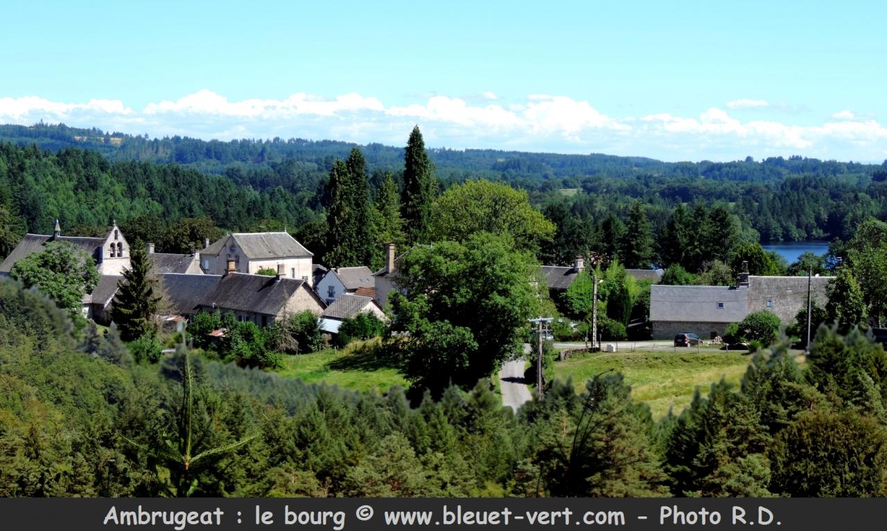 Ambrugeat en Corrèze, vue sur le bourg.