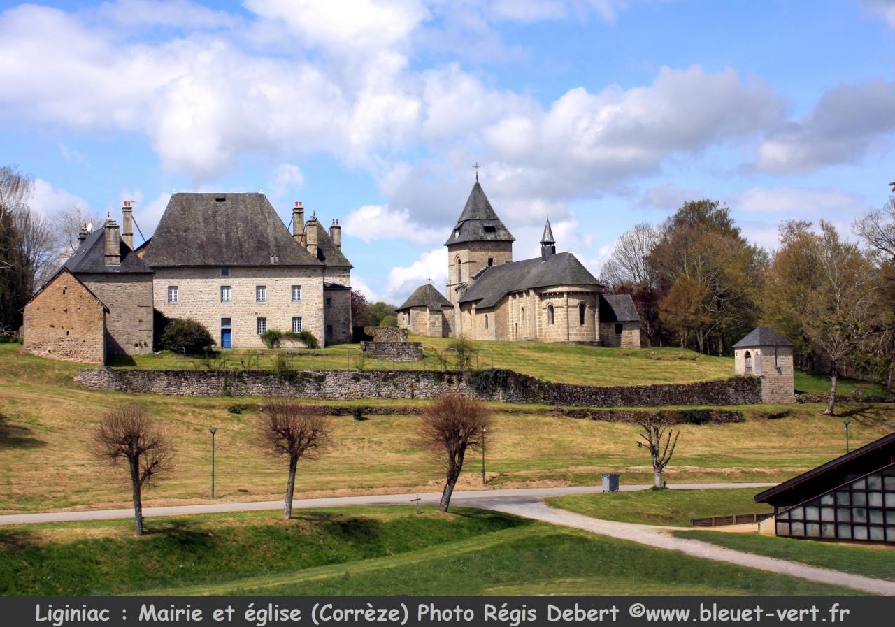 La mairie (ancien château) et l'église XIIéme siècles à Liginiac
