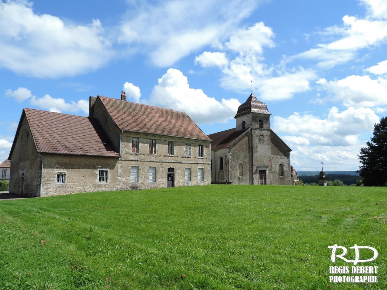 Eglise Moimay et ancien presbytère